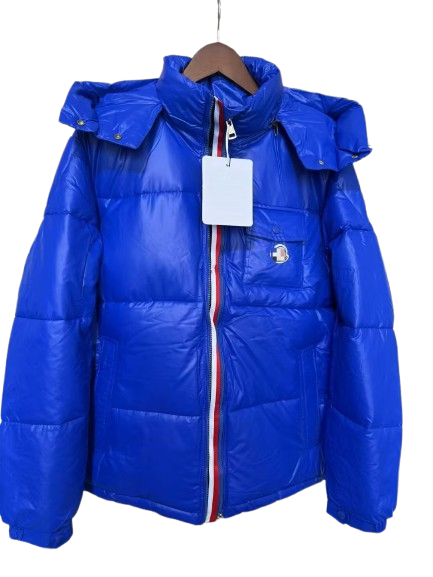 Doudoune Moncler courte à capuche Montbeliard