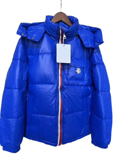 Doudoune Moncler courte à capuche Montbeliard