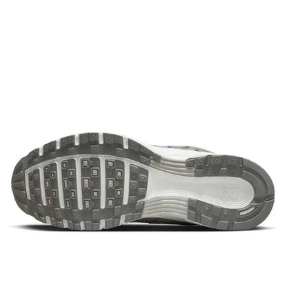 Nike P6000 Gris Clair